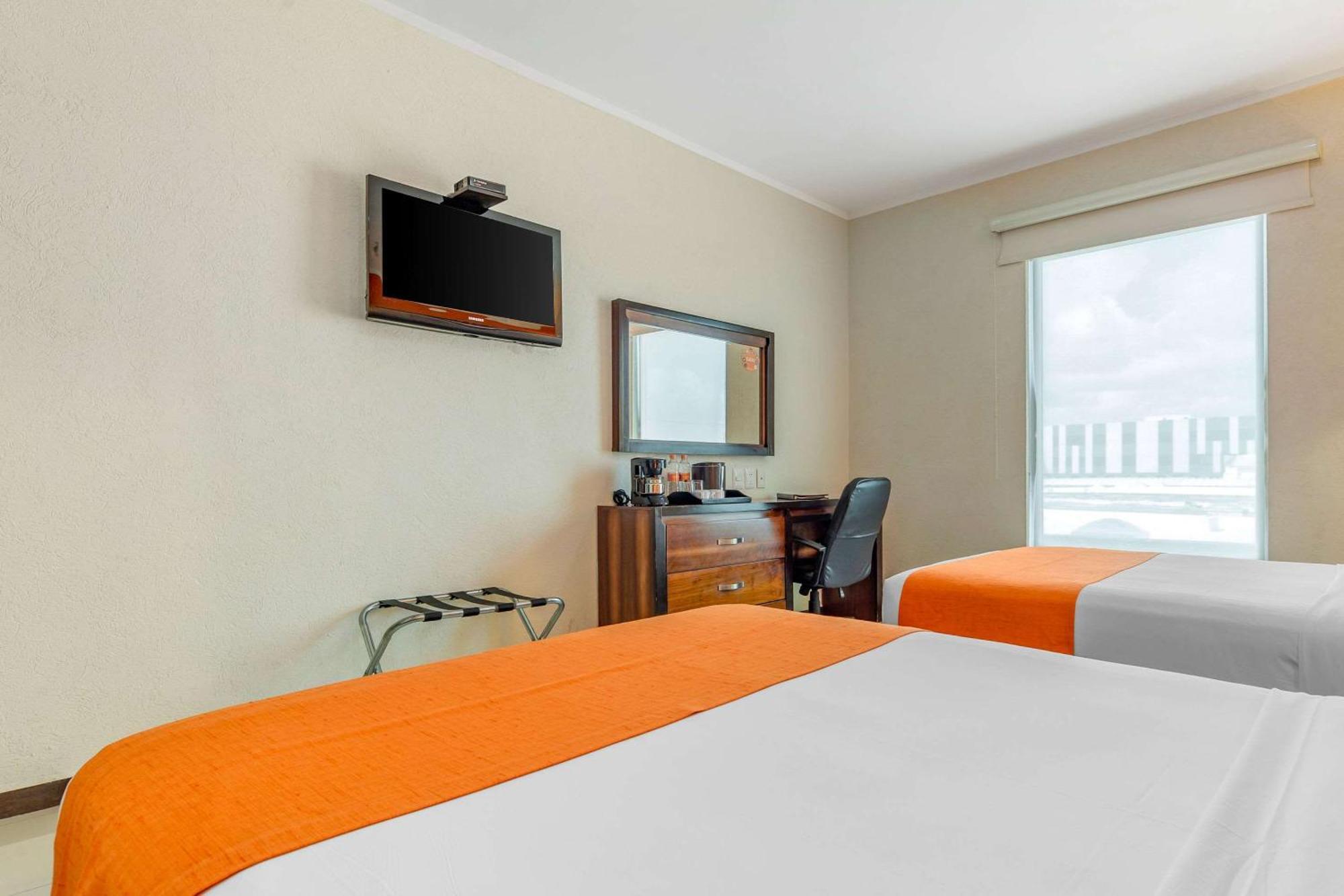 Comfort Inn Cancun Aeropuerto Buitenkant foto