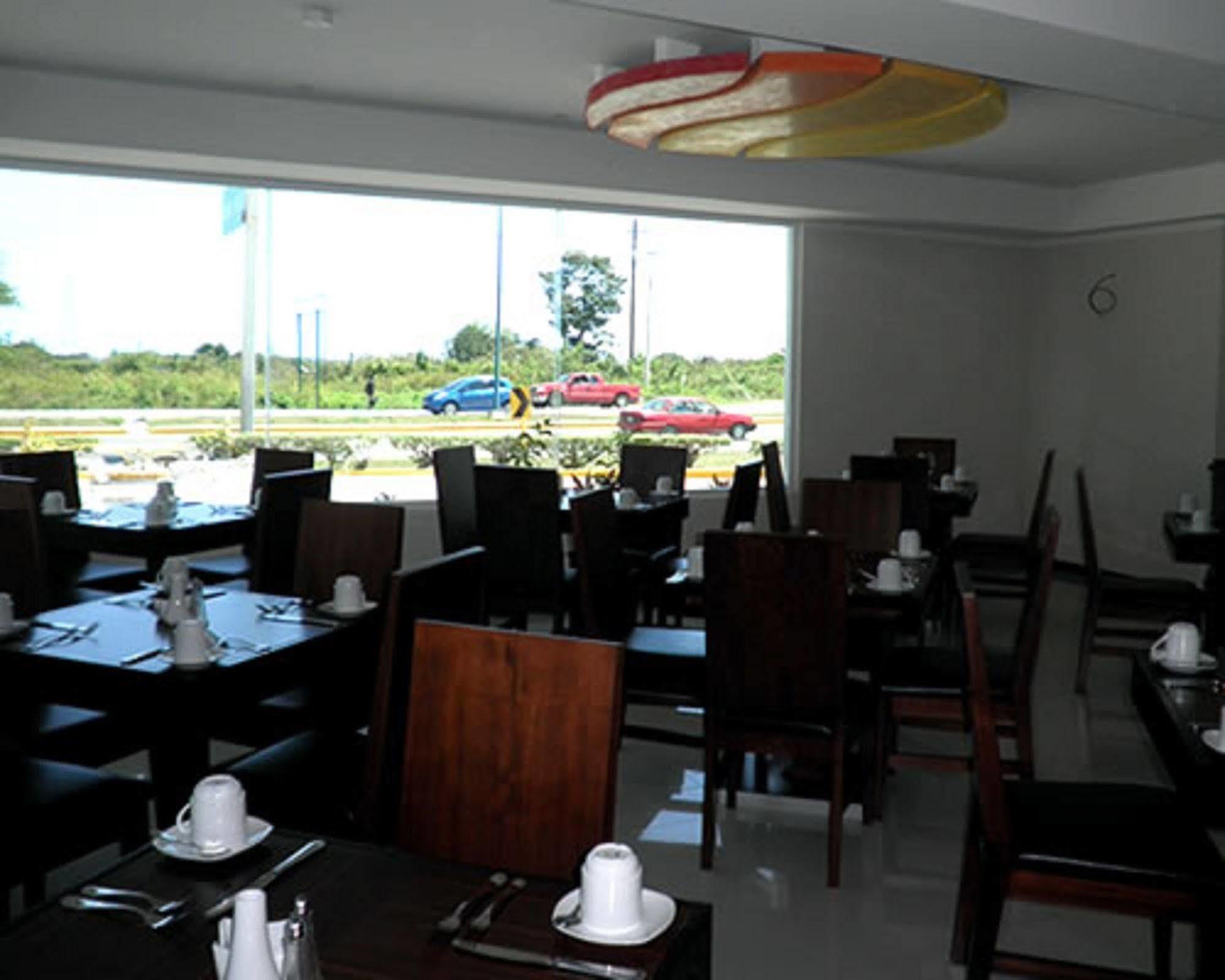 Comfort Inn Cancun Aeropuerto Buitenkant foto